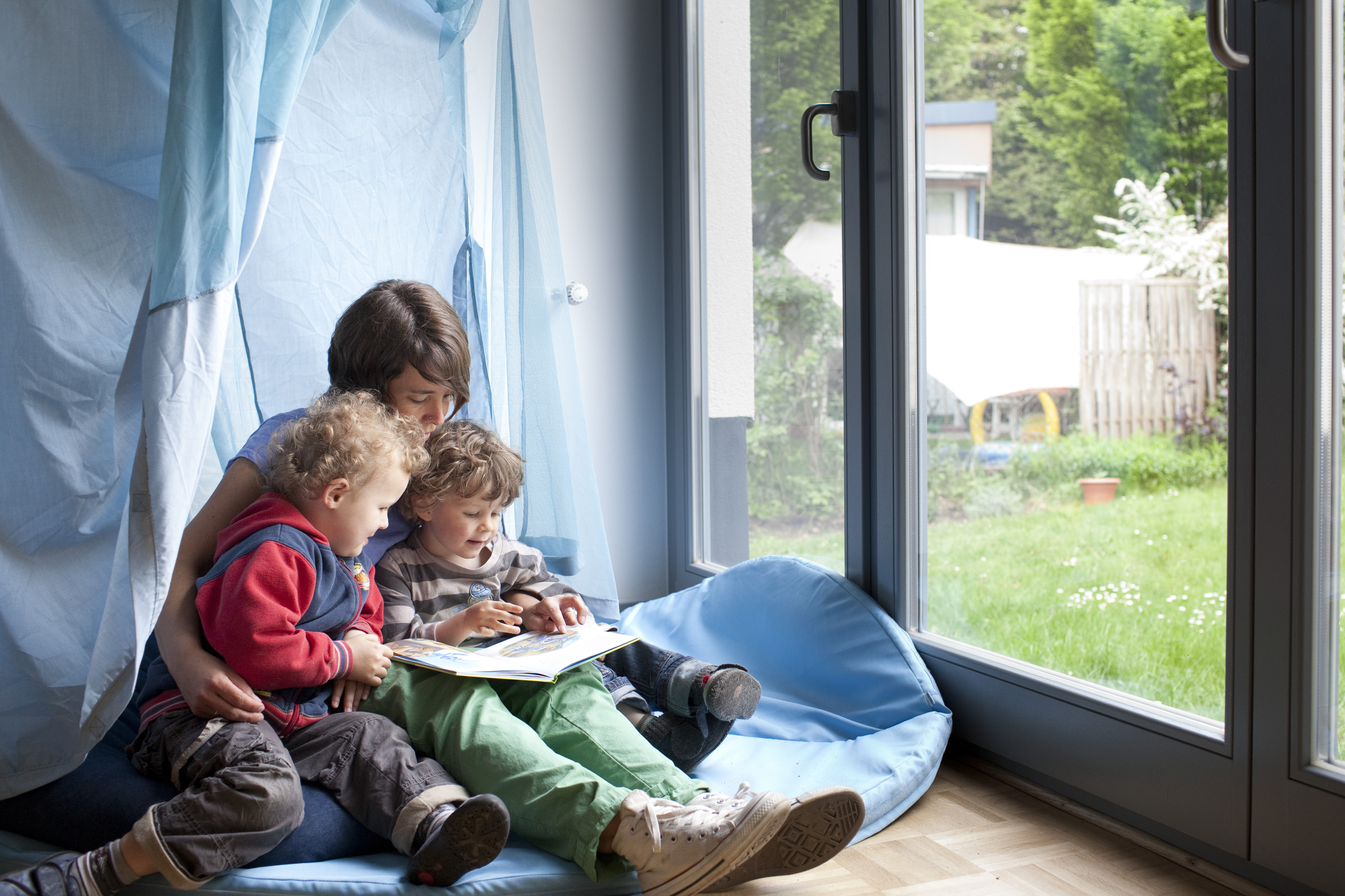Erzieherin mit Kindern