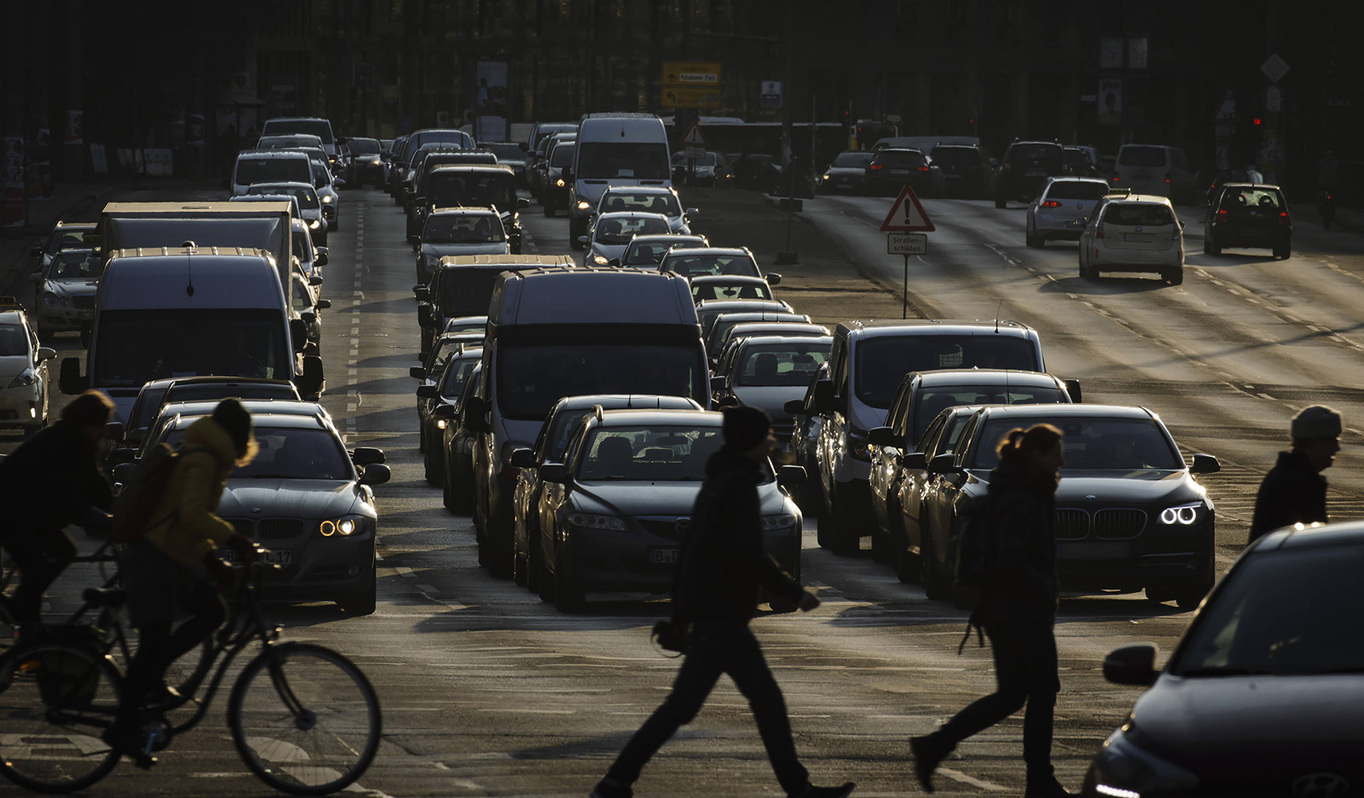 Um die Mobilität der Zukunft zu gestalten, ist eine gemeinsame Kraftanstrengung von Bund, Ländern und Kommunen nötig. 