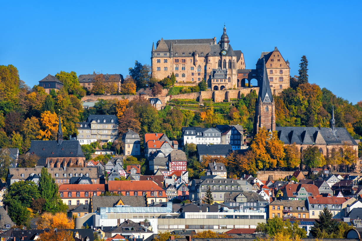 Historische Innenstadt von Marburg. Die Stadt möchte einen zukunftsfähigen Mobilitätsmix erreichen. 