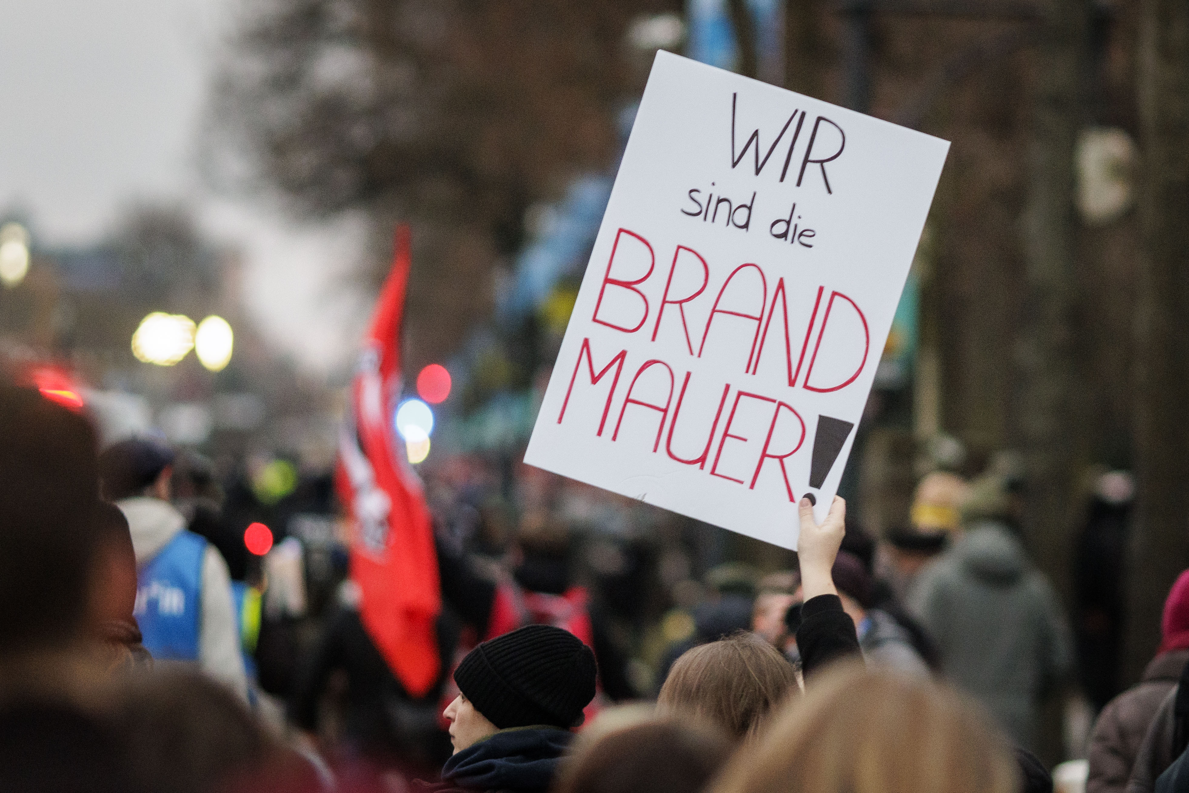 Demonstration für die sogenannte Brandmauer in Berlin