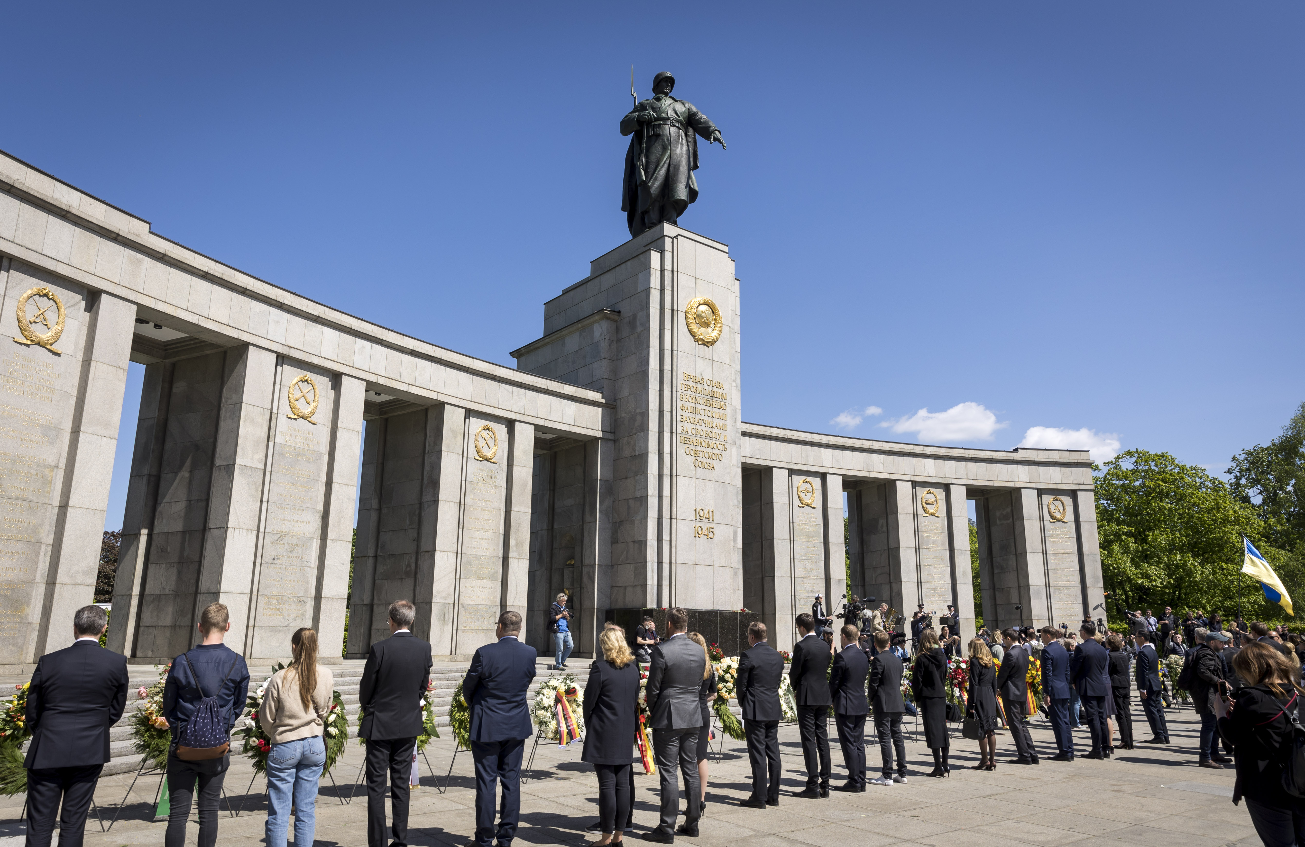 Kranzniederlegung am Sowjetischen Ehrenmal Berlin-Tiergarten