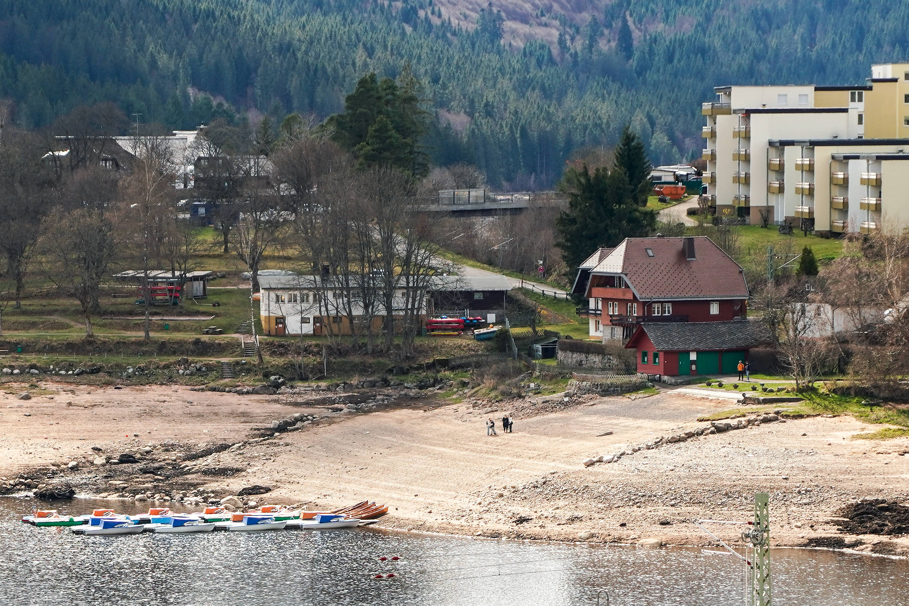 Niedriger Wasserstand am Schluchsee