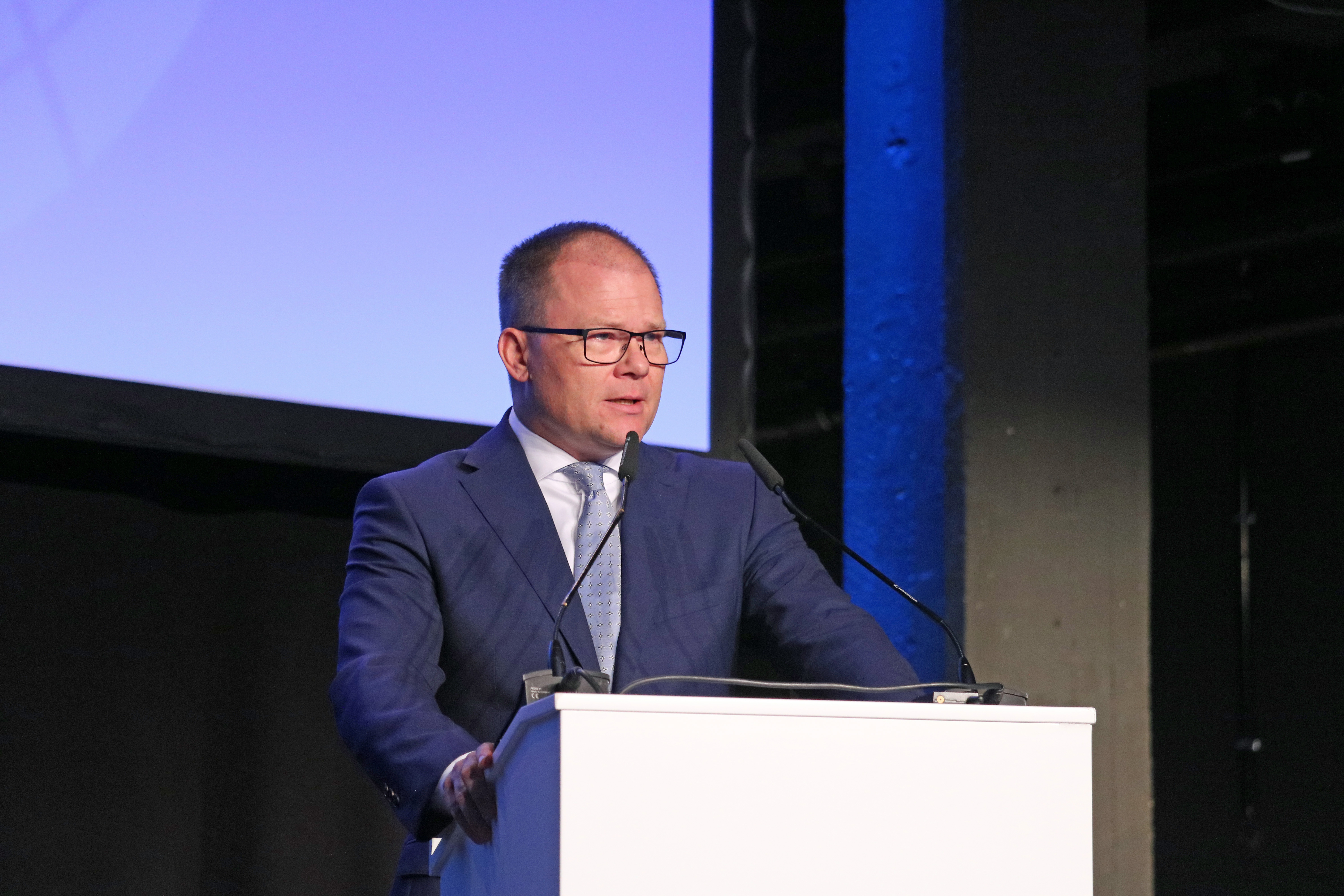 Carsten Schneider am Rednerpult