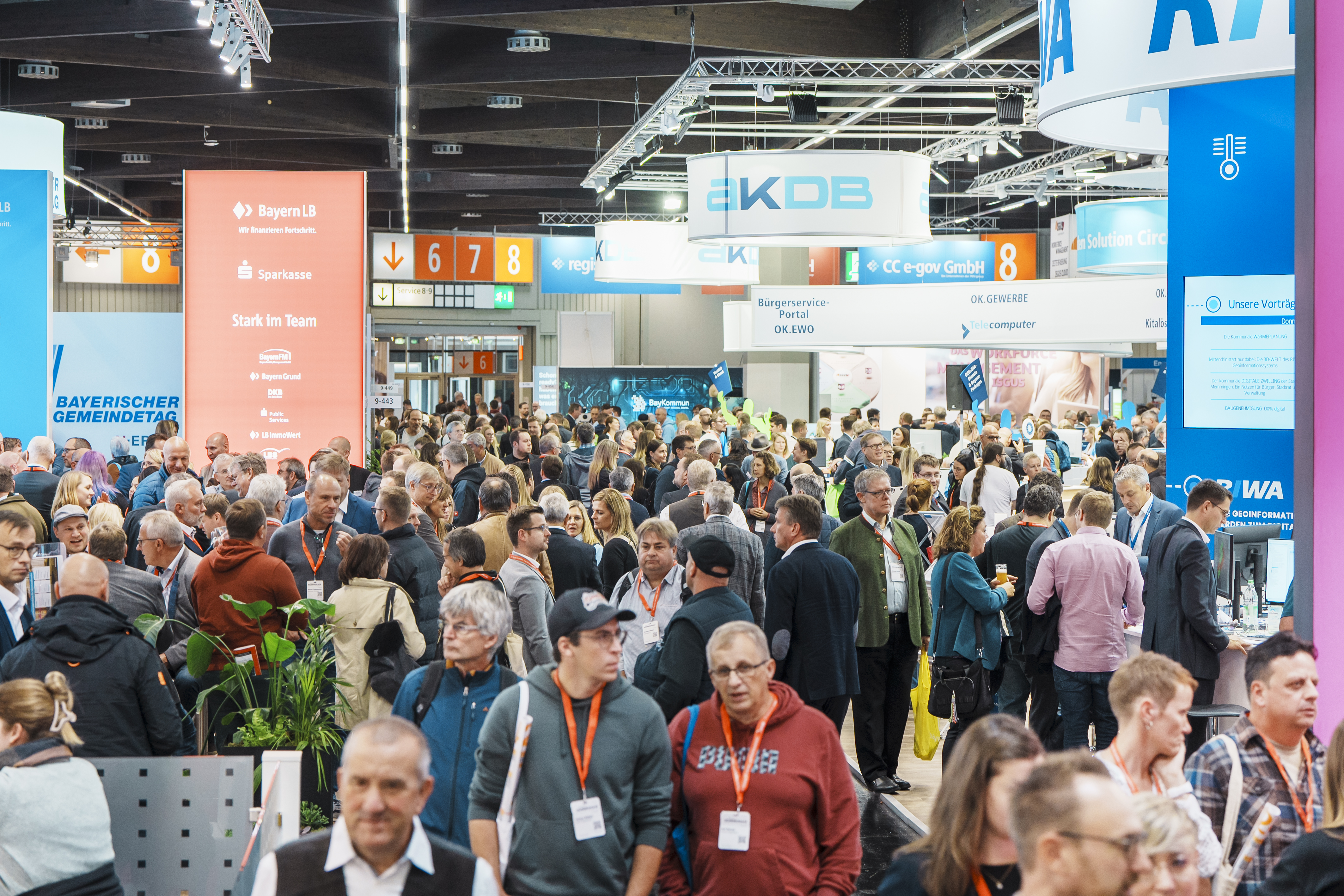 Besucherströme in einer Messehalle