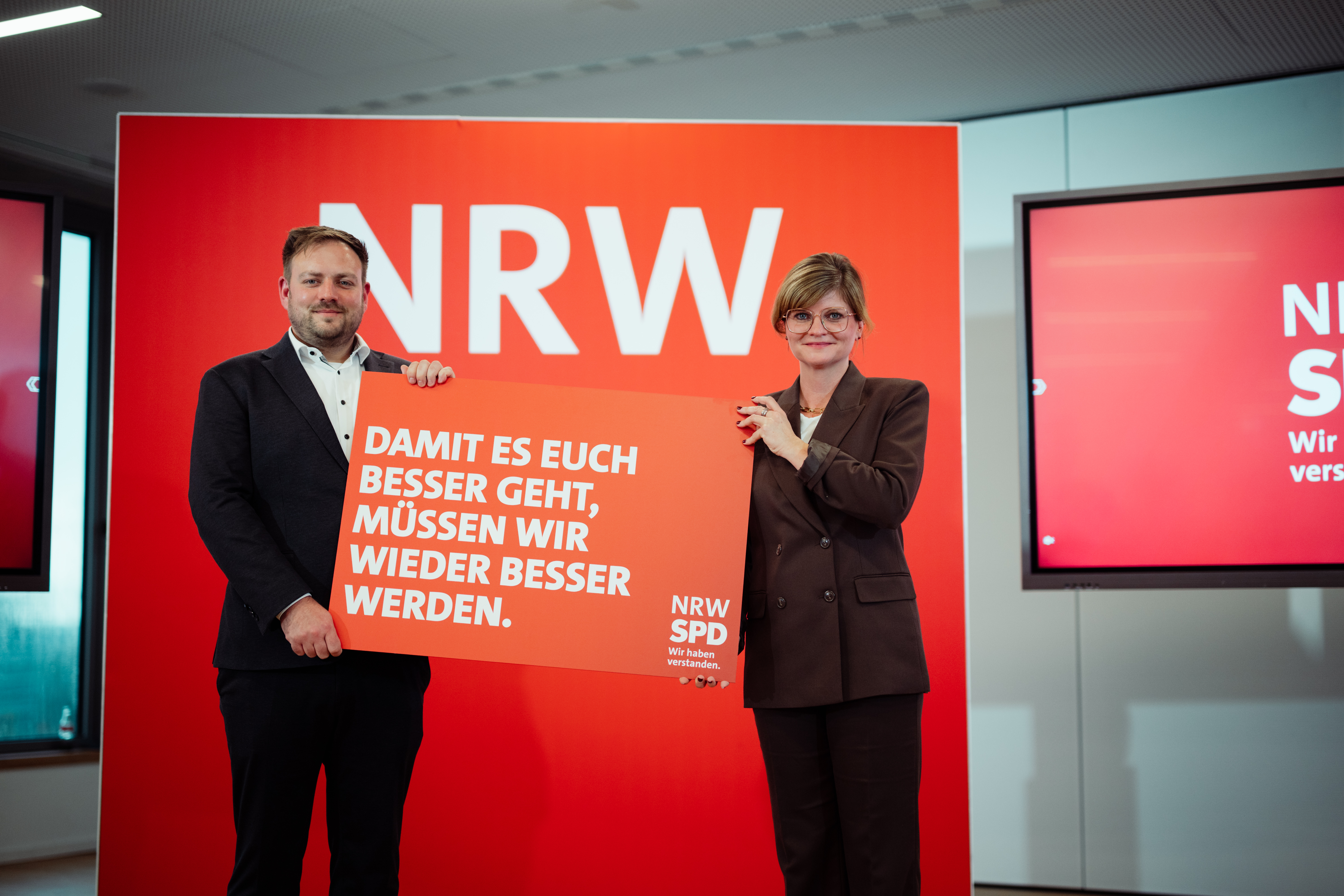 Die NRWSPD-Vorsitzende Sarah Philipp und Generalsekretär Frederick Cordes stellen die Kampagne des Landesverbands vor.