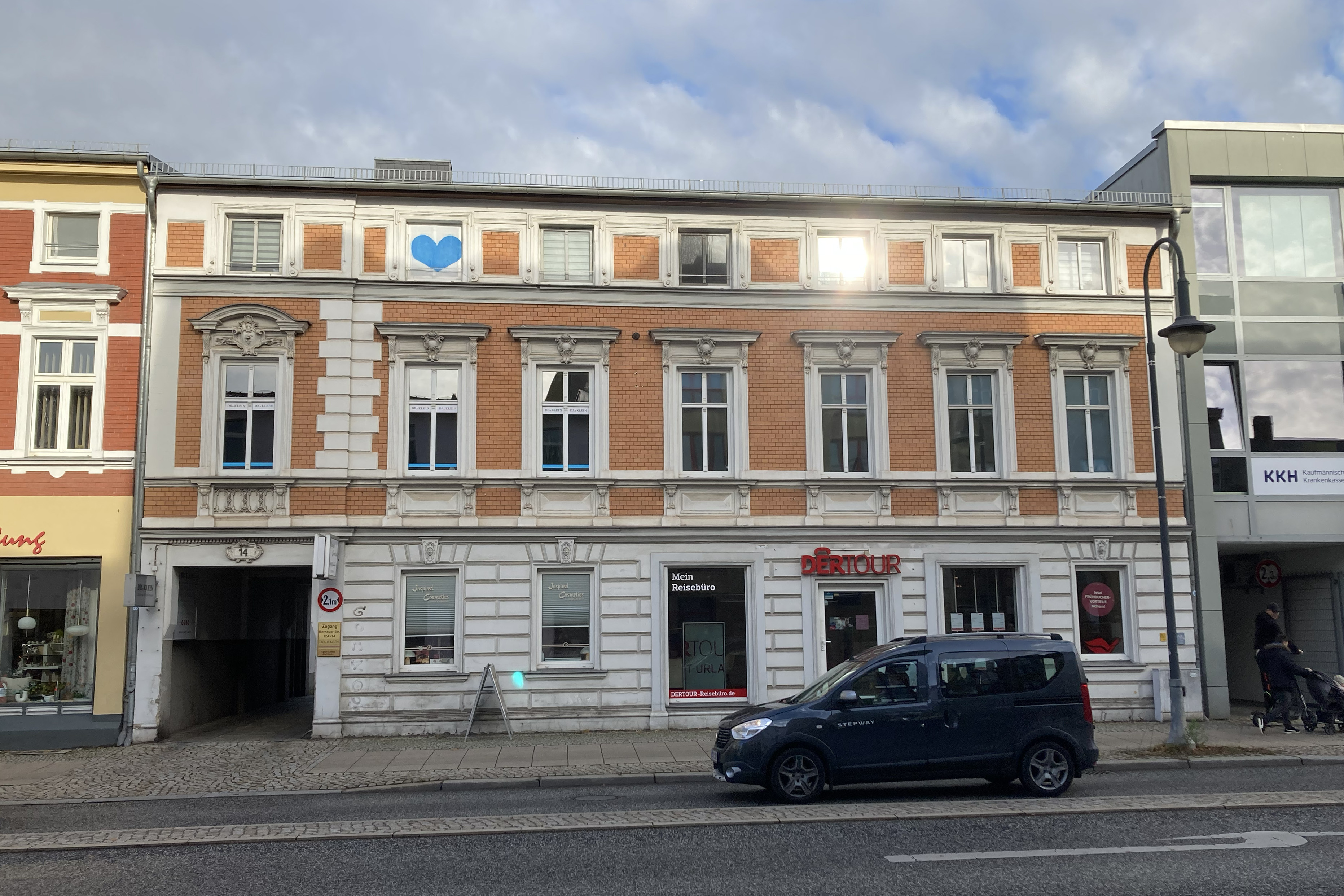 Ein blaues Herz am Fenster – ein Bekenntnis zur AfD?