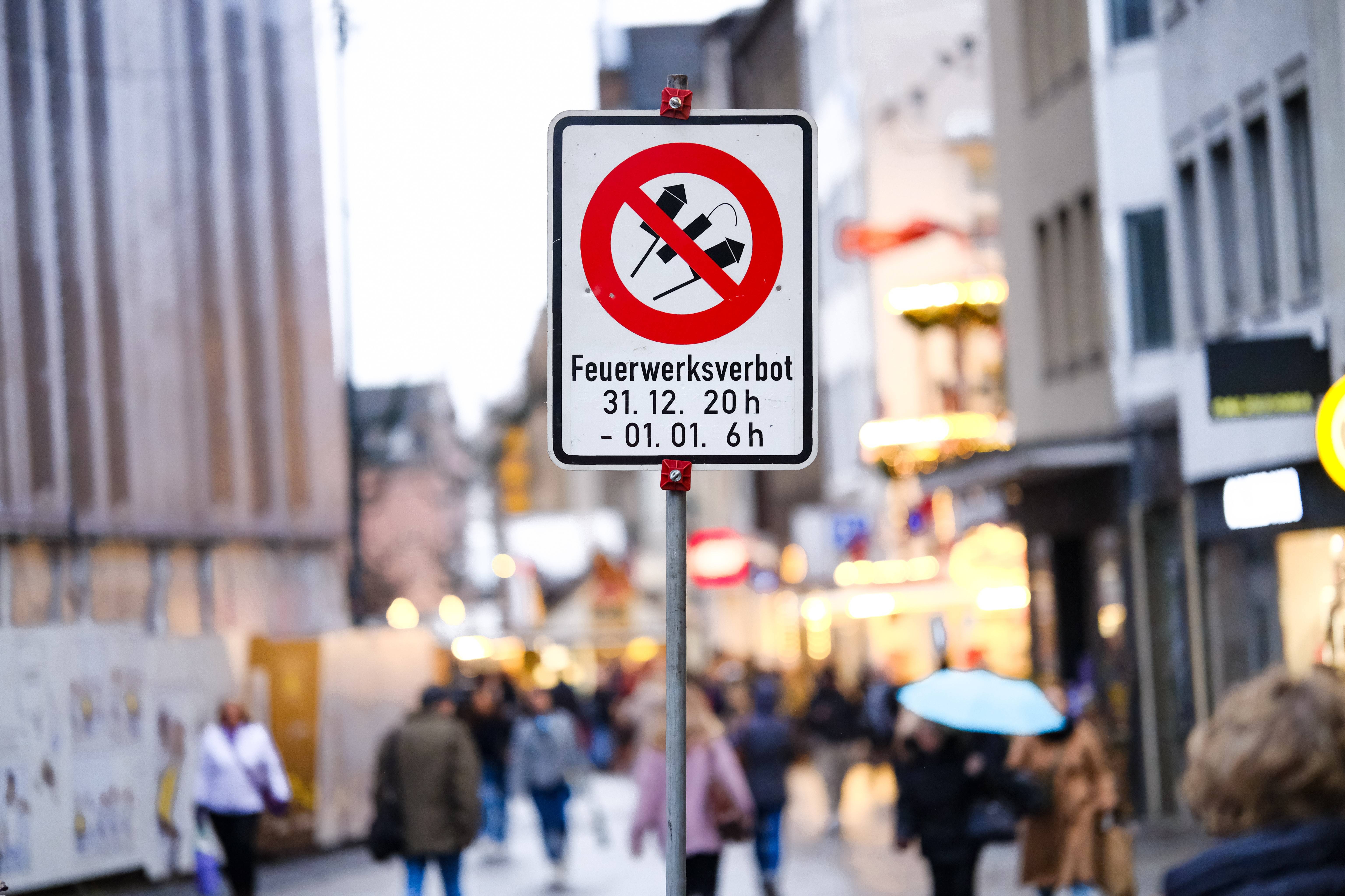 Schild mit Feuerwerksverbot