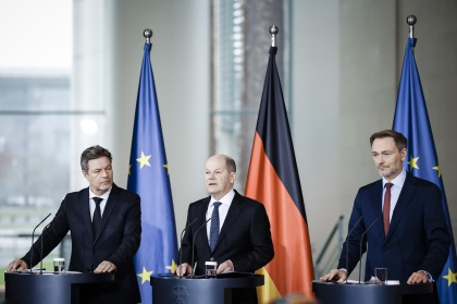 Wirtschaftsminister Robert Habeck, Bundeskanzler Olaf Scholz und Finanzminister Christian Lindner stellten am Mittwoch die Einigung über den Bundeshaushalt 2024 vor.