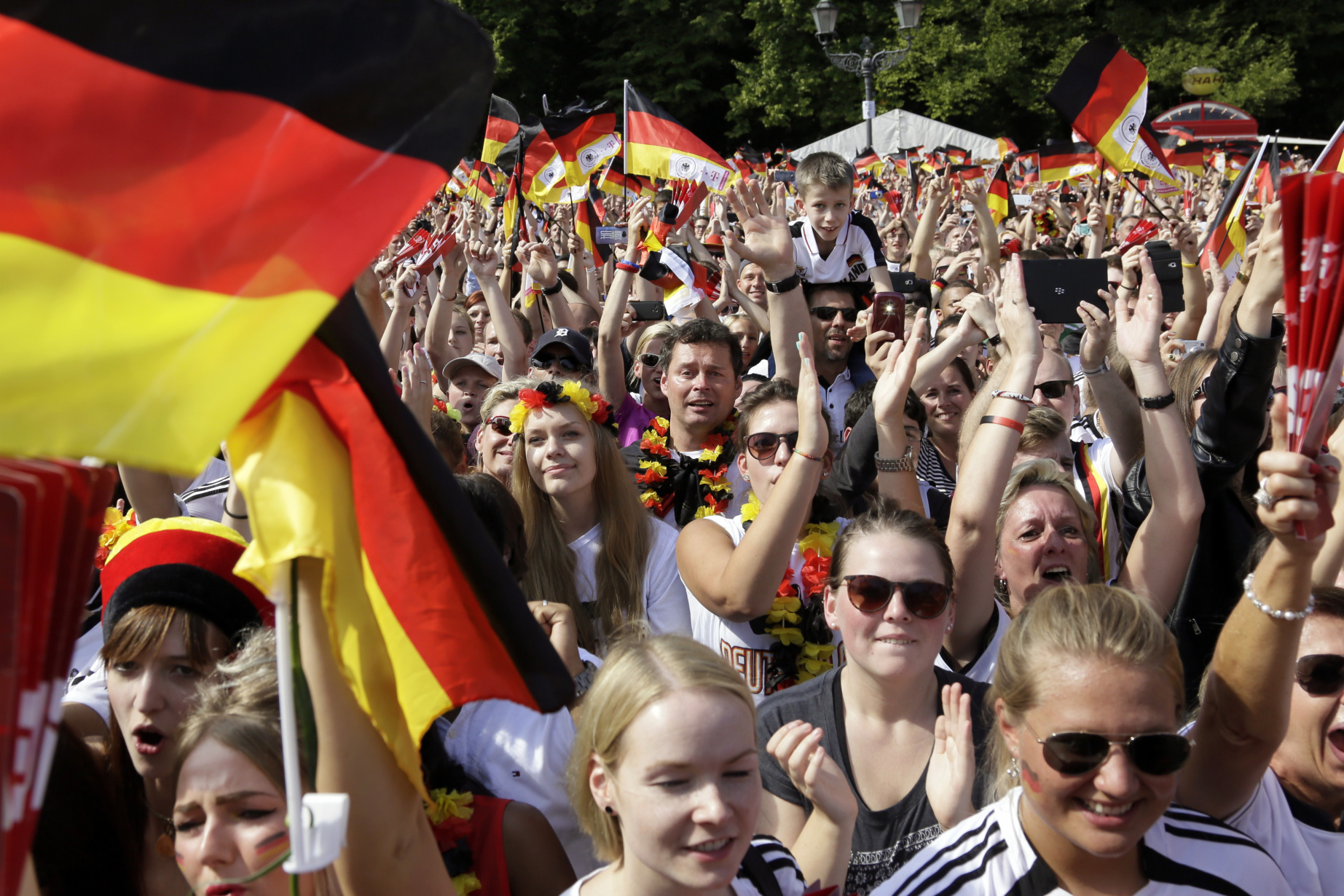 Fans am Brandenburger Tor